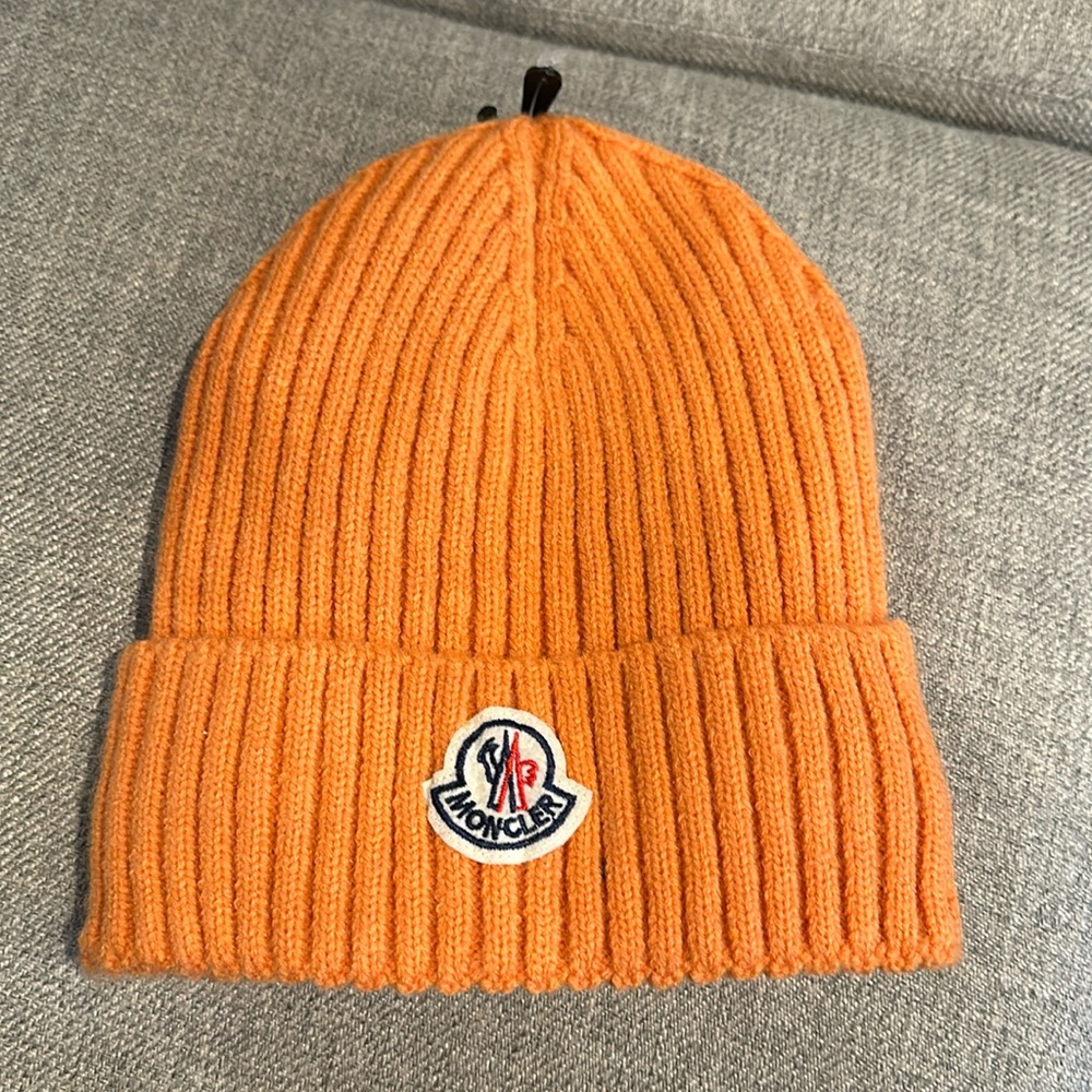 Moncler hat